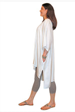 Load image into Gallery viewer, Women’s S/M 100% Rayon Kimono Jacket with Pockets in ‘Shiitake Twist’
