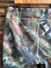 Load image into Gallery viewer, Women’s XXL Petite Pact Organic Cotton Leggings Yoga Pants in ‘Dark Enchantment’
