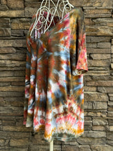 Load image into Gallery viewer, Women’s Medium Luxe V-Neck T-Shirt in ‘Pinot Sage’ Spiral
