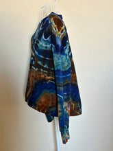 Load image into Gallery viewer, Women’s Medium Geode Pullover with Thumbholes and Pockets in ‘Azurite’
