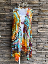 Load image into Gallery viewer, Women’s Medium Geode Sleeveless Cardigan with Pockets in ‘Koroit Boulder Opal’
