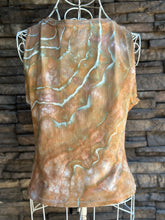 Load image into Gallery viewer, Women’s Medium Fitted Geode Tank Top in ‘Wild Thing’
