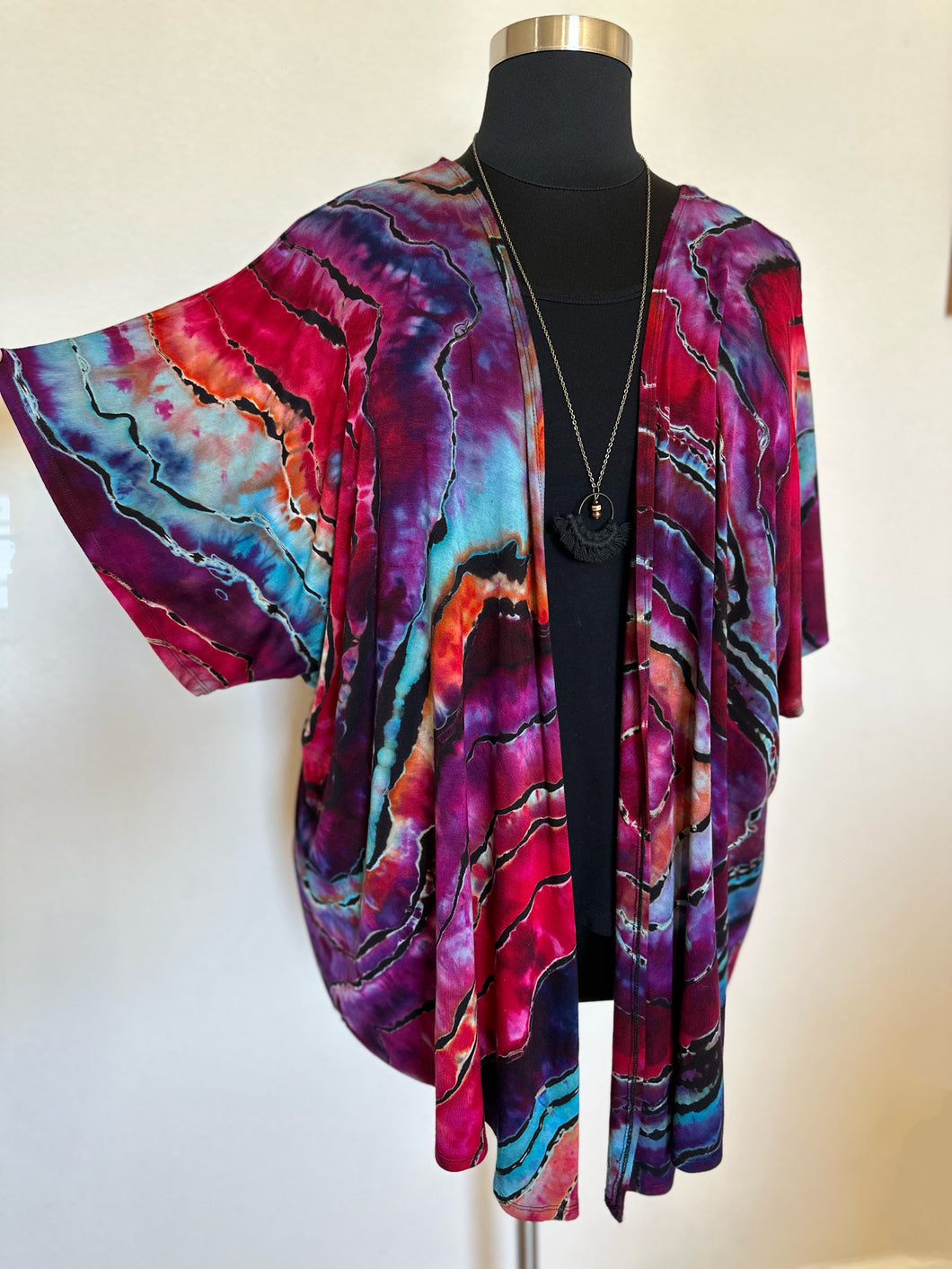 Women’s 4X Reverse Geode Kimono in ‘Ruby Waves’