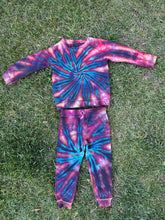 Load image into Gallery viewer, Toddler 4T Burt’s Bees Organic Cotton Spiral Sweatshirt and Jogger Pant Set in ‘MindBender’
