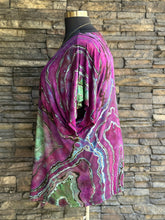 Load image into Gallery viewer, Women’s XL Reverse Geode Kimono in ‘Emerald Berry’
