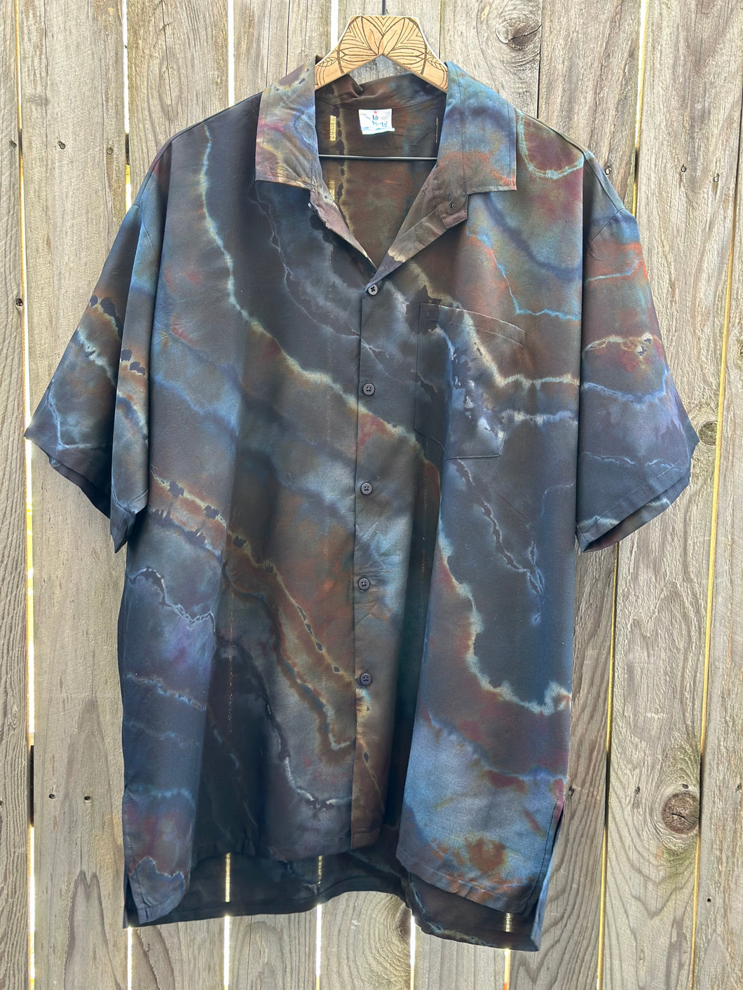 Men’s XL Reverse Geode Rayon Button Up Short Sleeve Shirt in ‘Midnight Jasper’