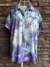 Load image into Gallery viewer, Women’s Large Short Sleeved Button Up Blouse Shirt Top in ‘Avalon’
