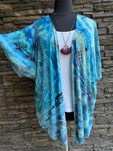 Load image into Gallery viewer, Women’s XXL Geode Kimono in ‘Tahitian Seas’

