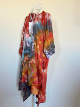 Load image into Gallery viewer, Women’s S/M 100% Rayon Karma Kimono with Pockets in ‘Campfire’
