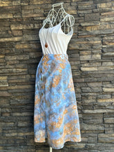 Load image into Gallery viewer, Women’s Large Linen/Rayon Button Front Midi Skirt Pockets in ‘Blue Gray’ Twist
