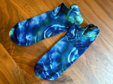 Load image into Gallery viewer, Adult Geode Bamboo Footie Ankle Socks in ‘Blue Lagoon’
