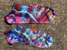 Load image into Gallery viewer, Adult Geode Bamboo Footie Ankle Socks in ‘Bird Song’
