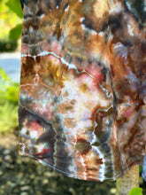 Load image into Gallery viewer, Men’s Levi’s XXL (but fits like an XL) Geode Button Up Short Sleeve Shirt in ‘Turkey Tail Mushroom’
