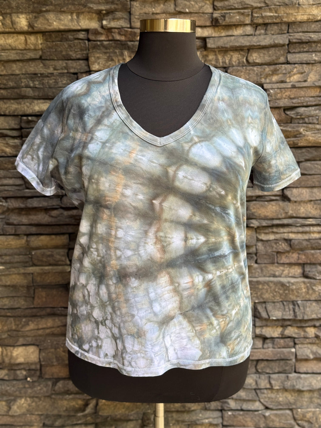 Women’s XXL V-Neck T-Shirt in ‘Raven’