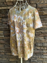 Load image into Gallery viewer, Women’s Large Crewneck T-Shirt in ‘Pewter’ Spiral
