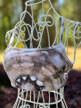 Load image into Gallery viewer, Women’s Size 36 (runs small, more like a 34) Sunburst Bralette in ‘Raven’
