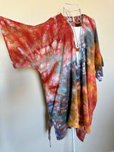 Load image into Gallery viewer, Women’s S/M 100% Rayon Karma Kimono with Pockets in ‘Campfire’
