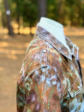 Load image into Gallery viewer, Men’s XL Geode Pearl Snap Button Up Short Sleeved Shirt in ‘Wild Thing’
