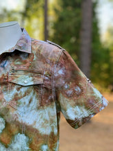 Load image into Gallery viewer, Men’s XL Geode Pearl Snap Button Up Short Sleeved Shirt in ‘Wild Thing’

