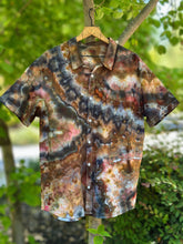 Load image into Gallery viewer, Men’s Levi’s XXL (but fits like an XL) Geode Button Up Short Sleeve Shirt in ‘Turkey Tail Mushroom’
