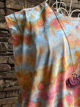 Load image into Gallery viewer, Women’s Large Sleeveless Shirt in ‘Bird Song’
