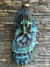 Load image into Gallery viewer, Women’s XXL  Geode Front Twist Short Sleeve Top in ‘Moss Agate’
