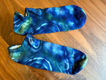 Load image into Gallery viewer, Adult Geode Bamboo Footie Ankle Socks in ‘Blue Lagoon’
