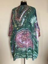 Load image into Gallery viewer, Women’s One Size (M-3X) Geode Cotton Kimono Duster in ‘Emerald Berry’
