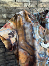 Load image into Gallery viewer, Women’s Medium Geode Woven 100% Viscose Button Up Blouse Top in ‘Turkey Tail Mushroom’
