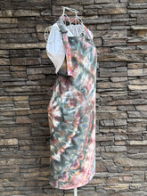 Load image into Gallery viewer, Adult Apron with Pockets in ‘Pinot Sage’ Side Spiral
