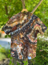 Load image into Gallery viewer, Men’s Levi’s XXL (but fits like an XL) Geode Button Up Short Sleeve Shirt in ‘Turkey Tail Mushroom’
