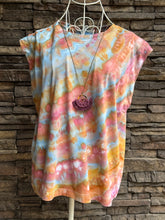 Load image into Gallery viewer, Women’s Large Sleeveless Shirt in ‘Bird Song’
