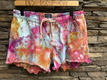 Load image into Gallery viewer, Women’s Size 6 (Medium) Pull-on Shorts with Frayed Hem in ‘Bird Song’
