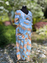 Load image into Gallery viewer, Women’s Medium-XL Hand-sewn Caftan with Drop Pockets in ‘Blue Gray’
