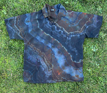 Load image into Gallery viewer, Men’s XL Reverse Geode Rayon Button Up Short Sleeve Shirt in ‘Midnight Jasper’
