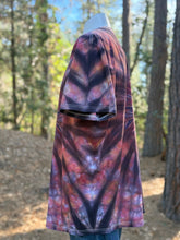 Load image into Gallery viewer, Men’s XXL (maybe more like an XL) T-Shirt in ‘Black Opal Spiral’
