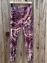 Load image into Gallery viewer, Women’s Large (8/10–fit like a medium) Geode Wide Waistband Leggings in ‘Eggplant’
