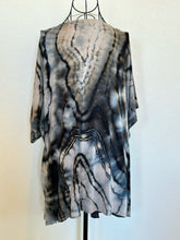 Load image into Gallery viewer, Women’s Medium Geode Kimono in ‘Turkey Tail Mushroom’
