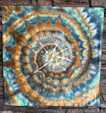 Load image into Gallery viewer, Dish Towel in ‘Jade &amp; Bronze’ Spiral
