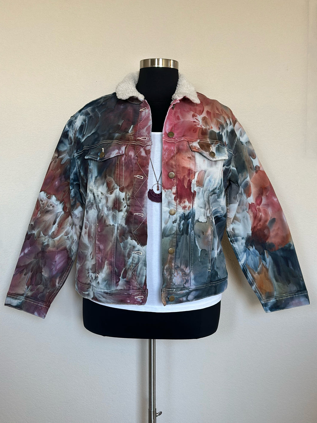 Women’s XL Ice Dyed Boyfriend Sherpa Lined Denim Jacket in ‘Pinot Sage’