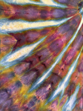 Load image into Gallery viewer, Men’s XL Spiral T-Shirt in ‘Sugar Plum’
