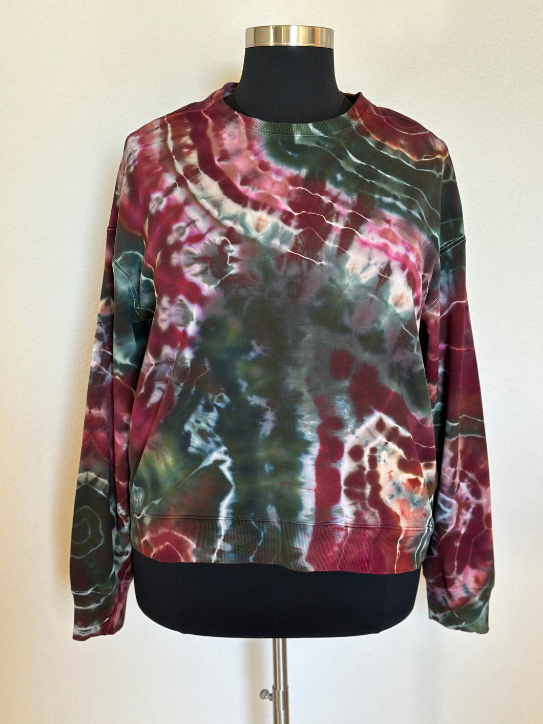 Women’s XXL Geode Pullover with Thumbholes and Pockets in ‘Season’s Greetings’