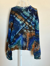 Load image into Gallery viewer, Women’s Medium Geode Pullover with Thumbholes and Pockets in ‘Azurite’
