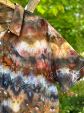 Load image into Gallery viewer, Men’s Levi’s XXL (but fits like an XL) Geode Button Up Short Sleeve Shirt in ‘Turkey Tail Mushroom’
