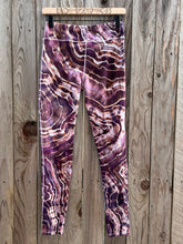 Load image into Gallery viewer, Women’s Large (8/10–fit like a medium) Geode Wide Waistband Leggings in ‘Eggplant’
