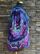 Load image into Gallery viewer, Women’s 2XL Geode V-Neck Short Sleeved Top in ‘Midnight Moonlight’
