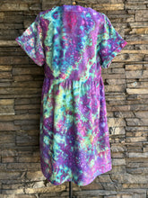 Load image into Gallery viewer, Women’s Medium (could fit a large too) Linen/Rayon Geode V-Neck Babydoll Dress with Pockets in ‘Northern Lights’
