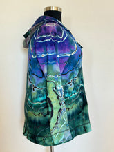 Load image into Gallery viewer, Women’s 4X Reverse Geode Lightweight Zip Up Hoodie in ‘Abalone’
