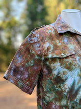 Load image into Gallery viewer, Men’s XL Geode Pearl Snap Button Up Short Sleeved Shirt in ‘Wild Thing’
