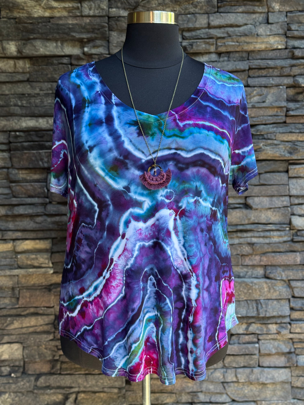 Women’s 2XL Geode V-Neck Short Sleeved Top in ‘Midnight Moonlight’